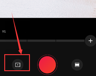 老板端油锅上菜为护顽童自己被烫